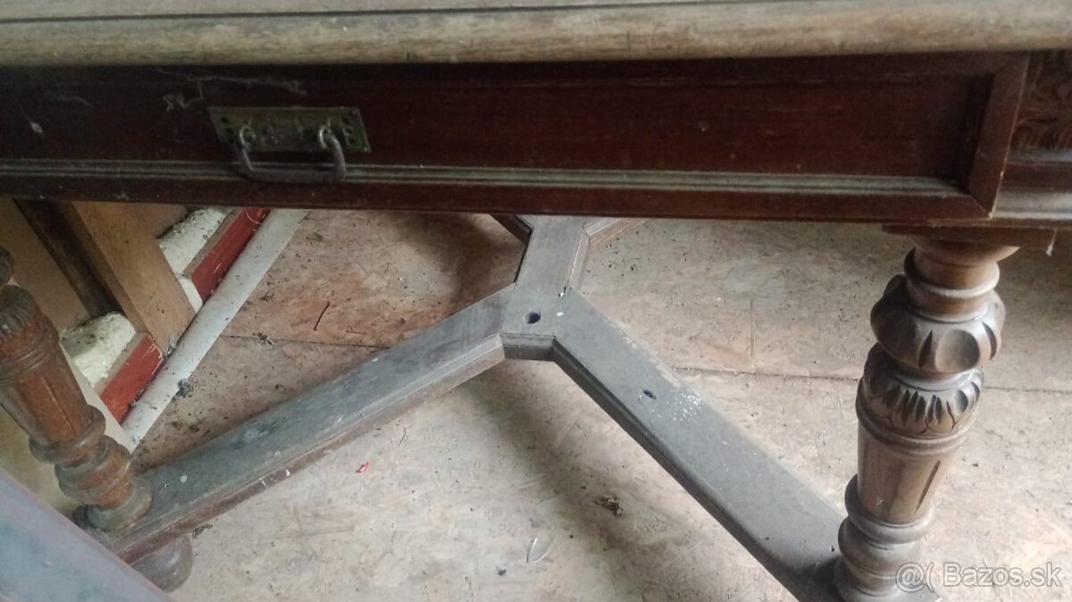 Predám drevený stôl s vyrezávanými nohami – vintage / chalup - 4