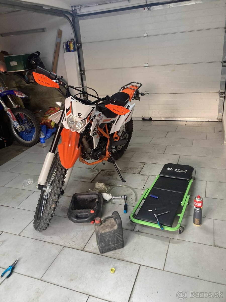 Mikilon Defender 250RR