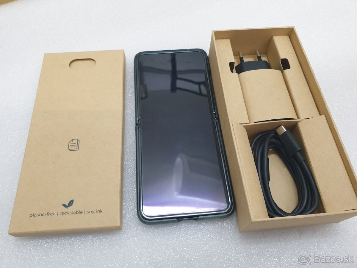 Motorola RAZR 40 - 4