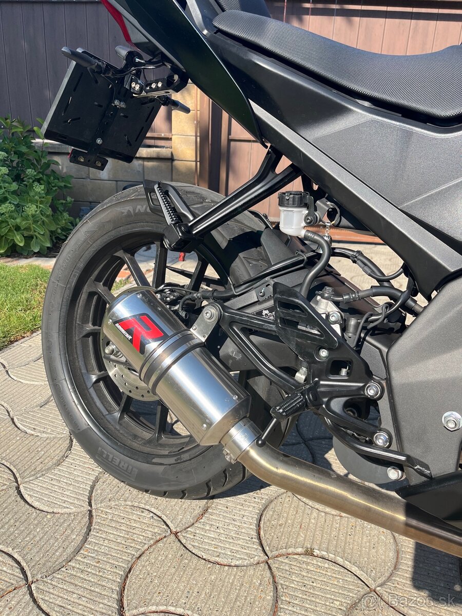 Yamaha YZF-R125 - 4
