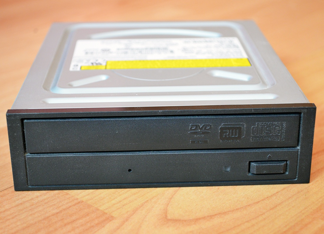 DVD mechaniky Philips SATA a Sony IDE - 4