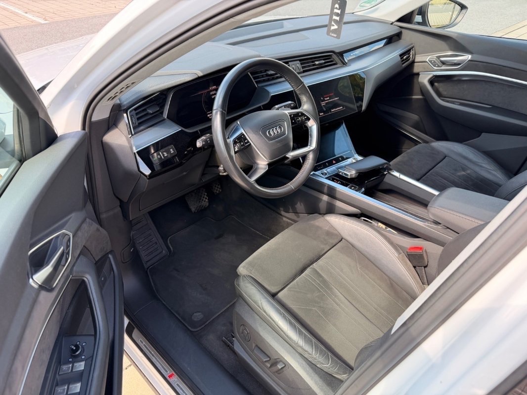 Audi E-tron 55 quattro S line - 4