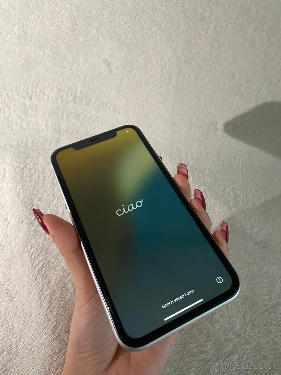 Apple iPhone XR 64GB - 4