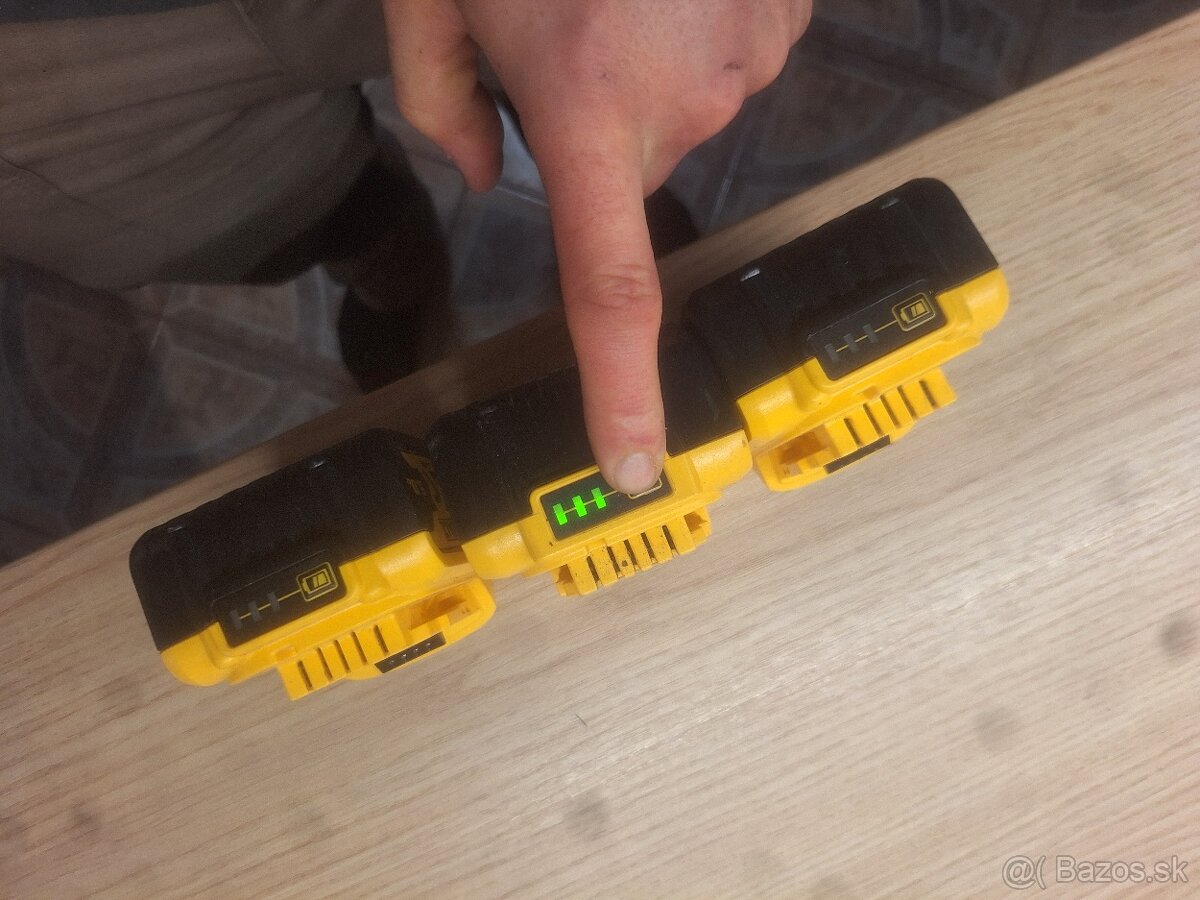 Baterie DEWALT 18V 5AH - 4