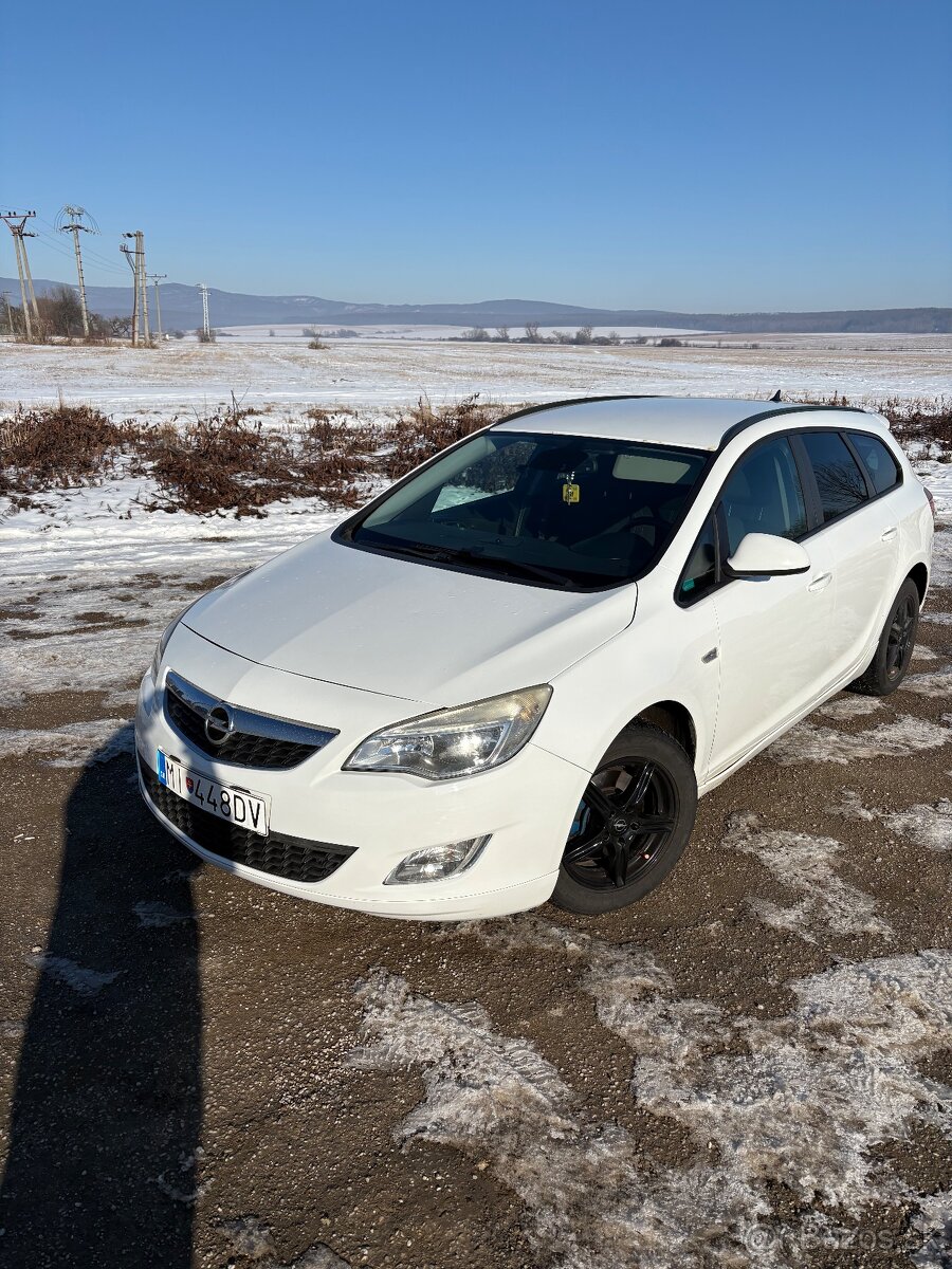 Opel astra J Sport tourer - 4