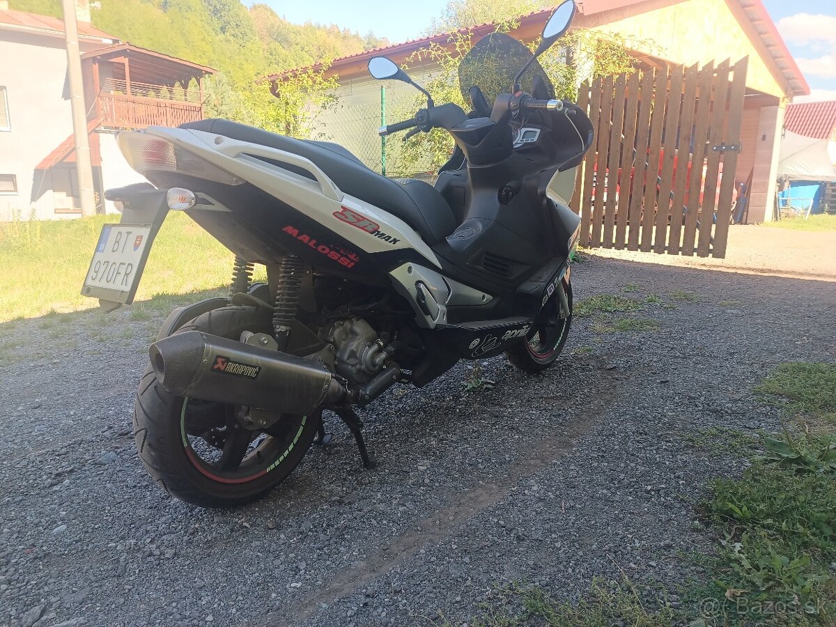 Aprilia SR max 300 - 4