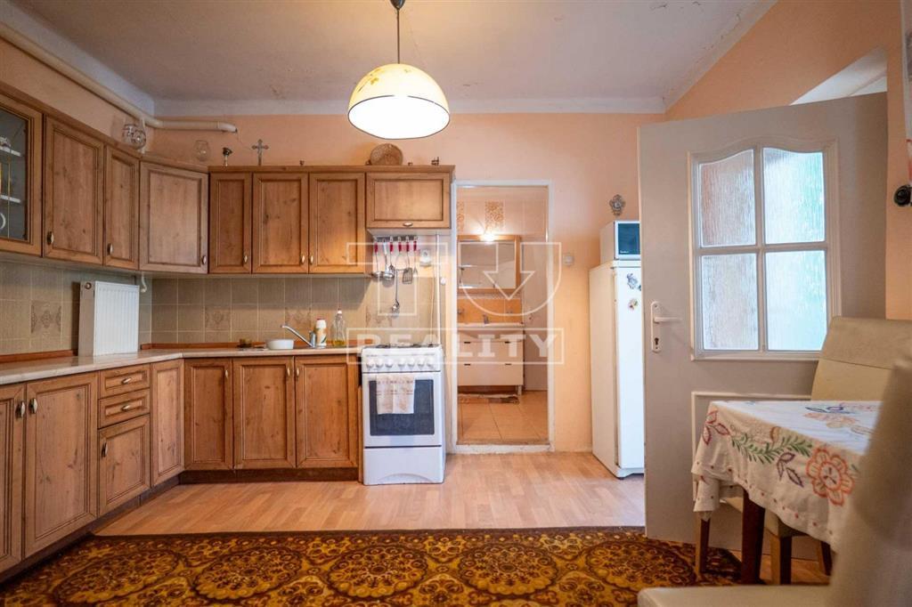 LEN U NÁS TOP CENA
3-izbový rodinný dom s veľkým... - 4