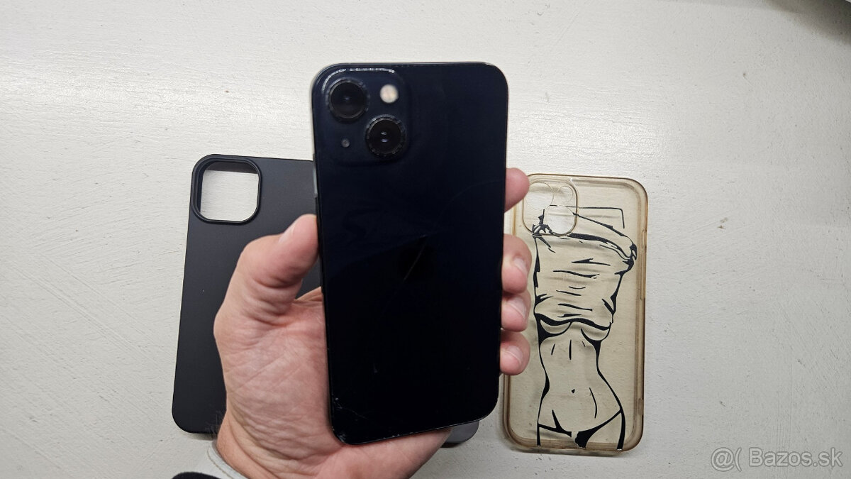 Apple iPhone 13 tmavý 128GB - puknutý zadok - 4
