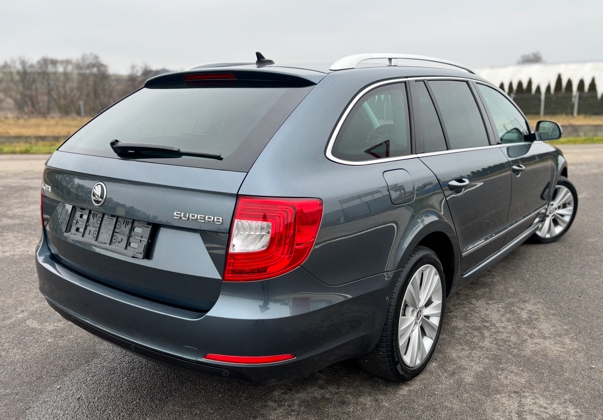 ŠKODA SUPERB 2.0 TDI ELEGANCE PLUS FACELIFT COMBI - 4