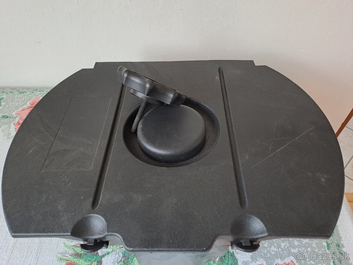 Box do rezervy kolesa s náradím. - 4