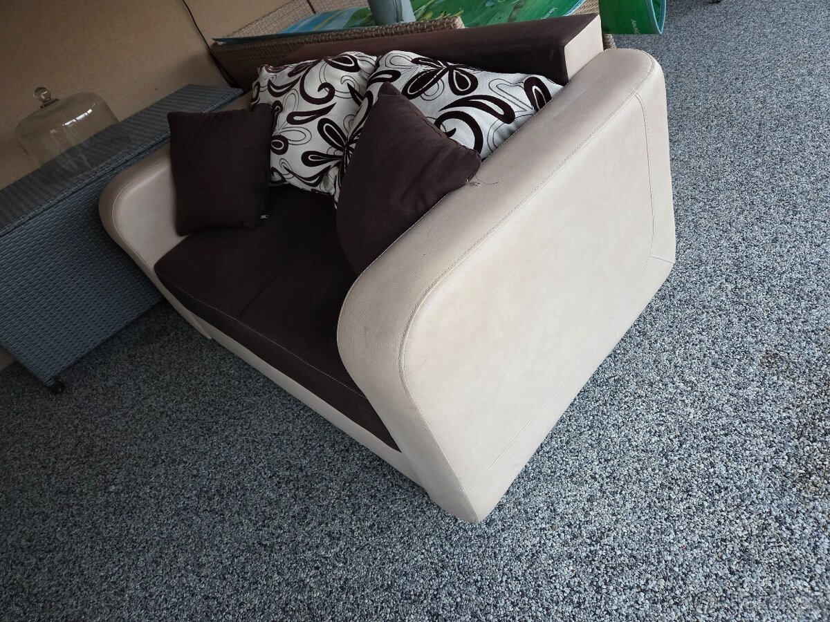 Predám dvojmiestnu pohovku - 4