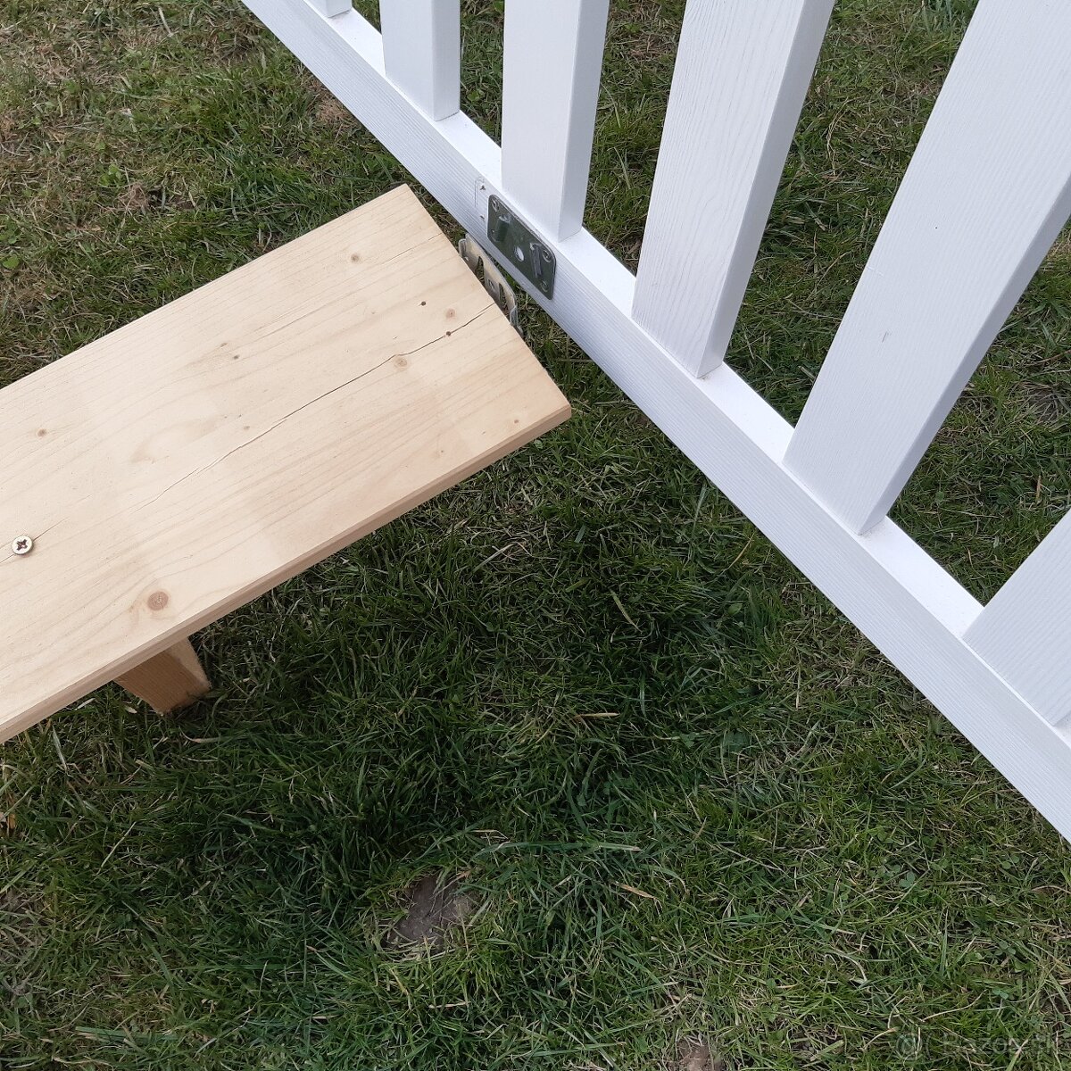 Drevená roštová posteľ s matracom - 4