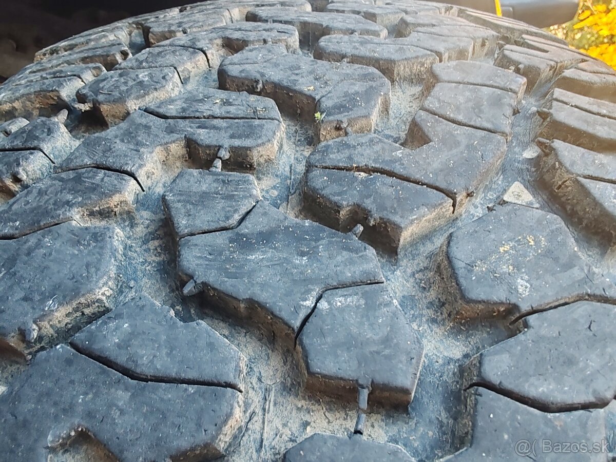 BFGoodrich All Terrain T/A KO2 285/75 R16