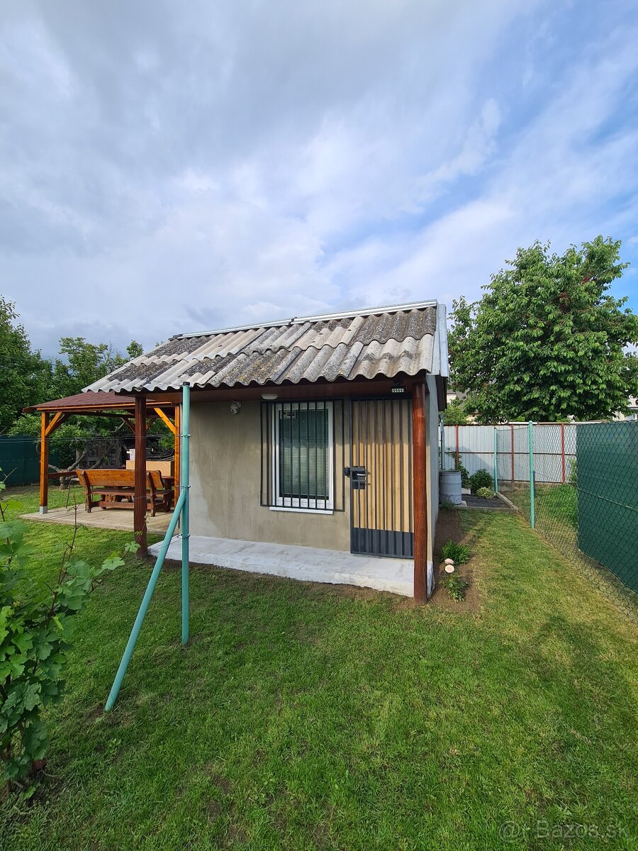 Záhrada v tichej časti Serede - 4