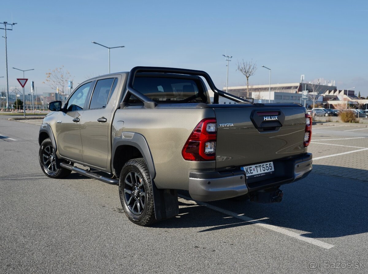 Toyota Hilux –  INVINCIBLE