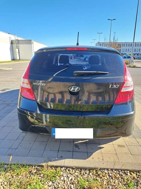Hyundai i30 1.4i 80kW benzín - 4