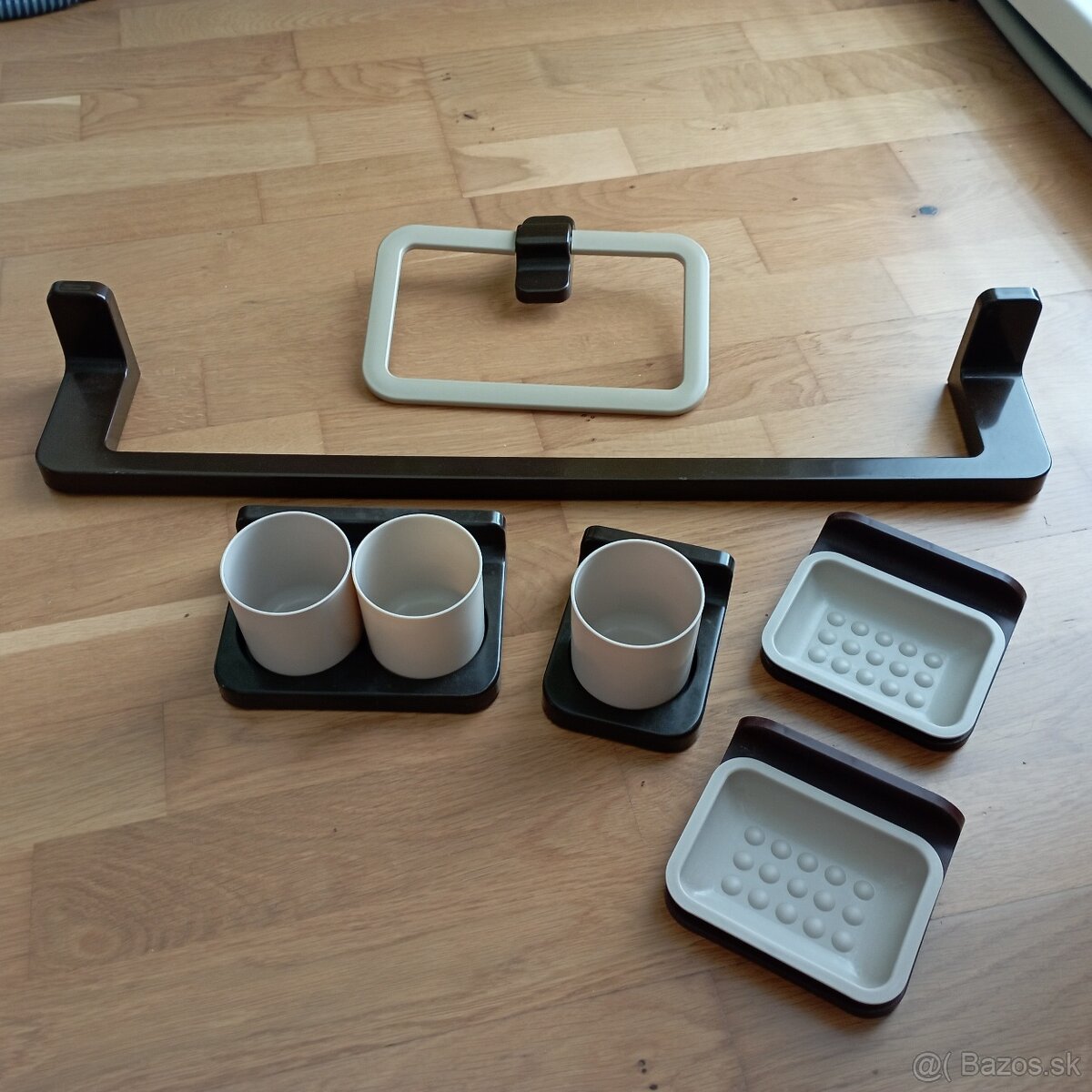 Plastové poličky - 4