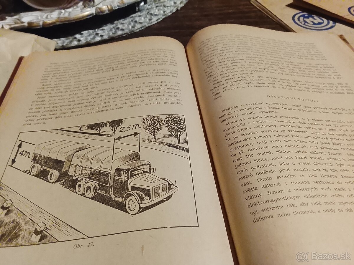 kniha, brožúra a legitimácia - 4