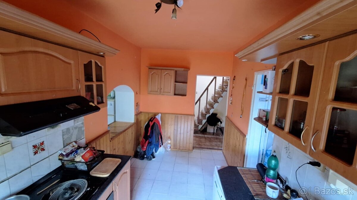 PREDAJ-4 izbový poschodový rodinný dom s garážou v Nesvadoch - 4