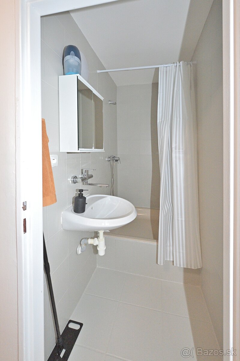 VEĽKÁ REKONŠTRUOVANÁ GARSÓNKA, SUPER DOSTUPNOSŤ DO CENTRA BA - 4