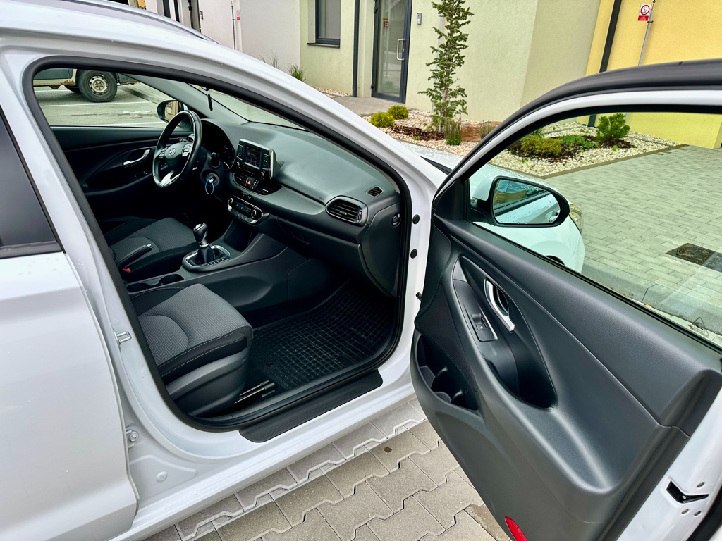 Hyundai i30 CW 1.6 CRDi, 85 kW, r.v. 2019, SK, vyservisované - 4