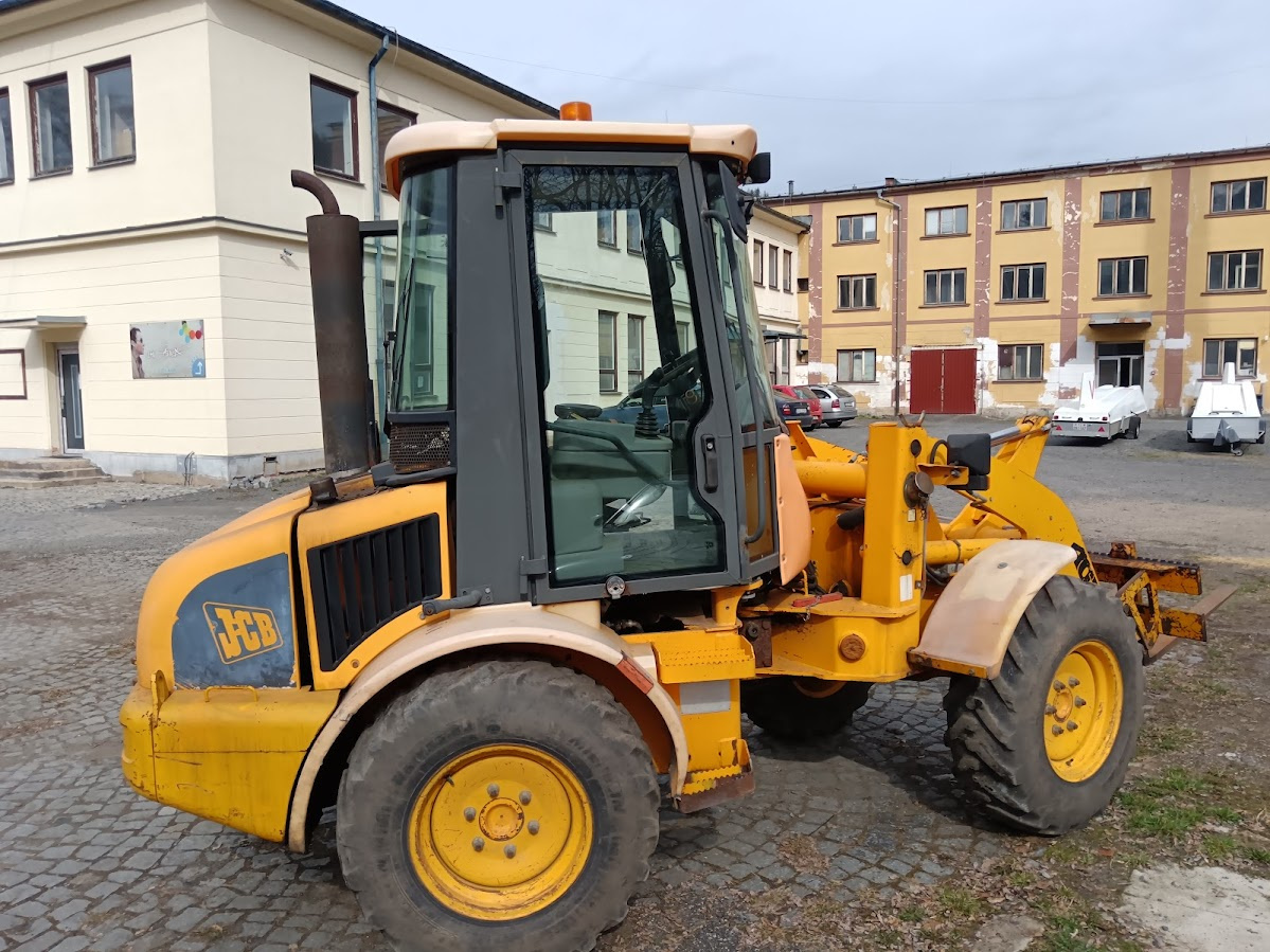 Kolový nakladač JCB 407 - 4