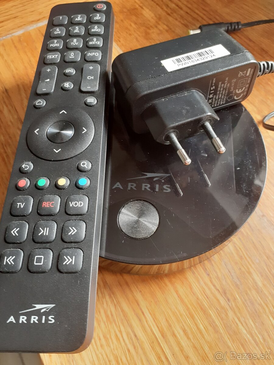Set-top box ARRIS VIP4302 + ovládač a adaptér - 4