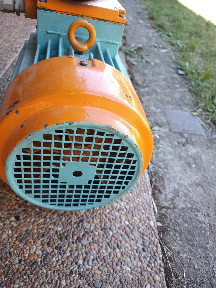 elektromotory 4kW a 2.2kW - 4