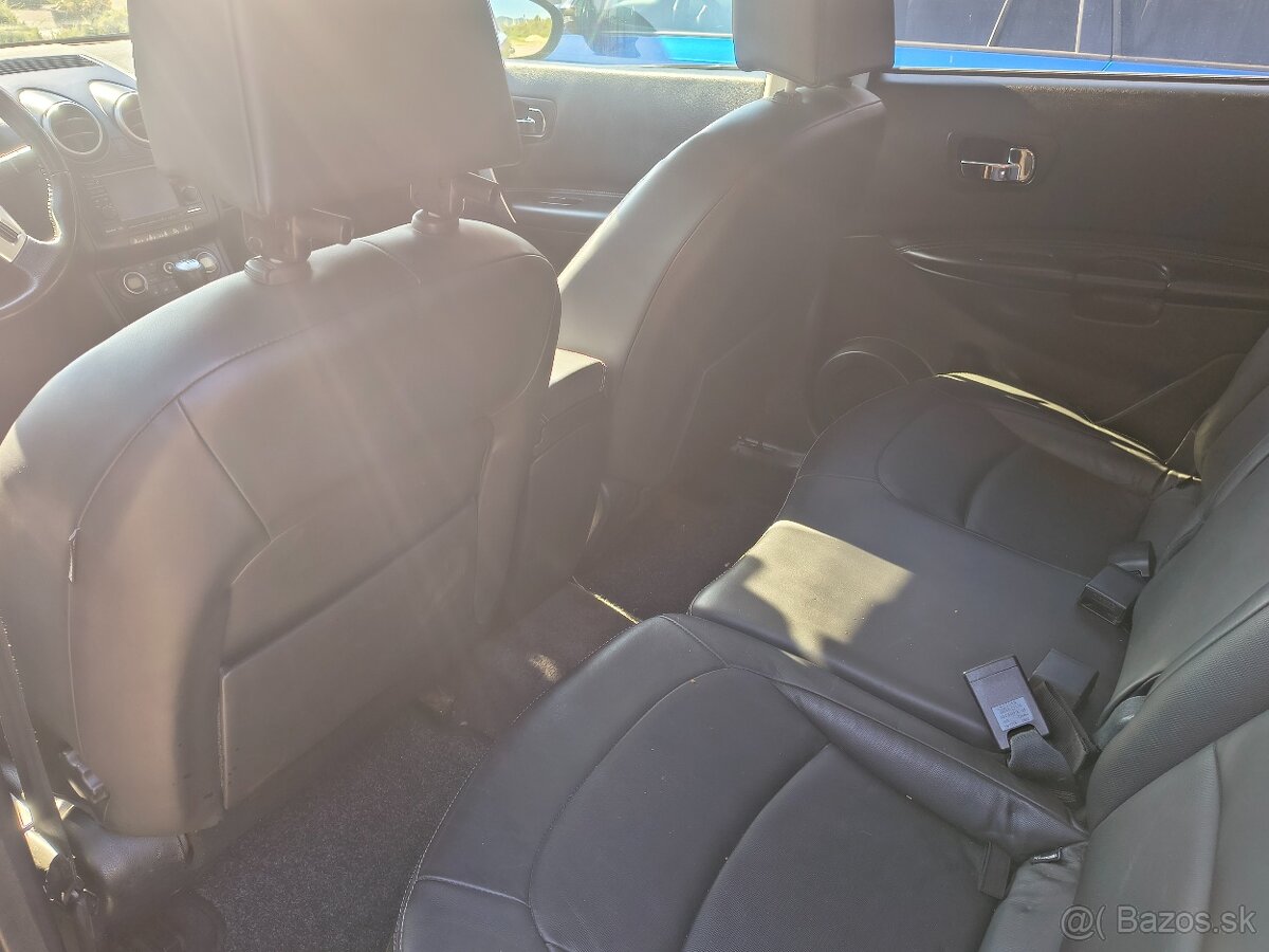 Nissan Qashqai +2 - 4