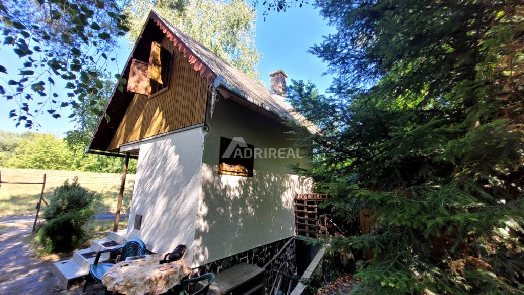 PREDAJ:Záhrada s chatkou Uľany nad Žitavou 401m2;Cena v RK - 4