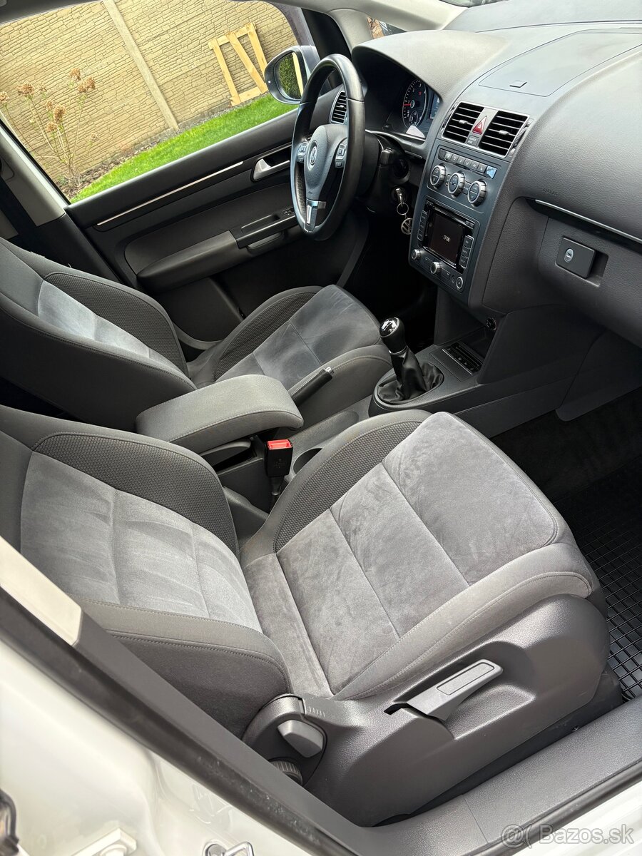 VW Touran 2,0 TDi - 4