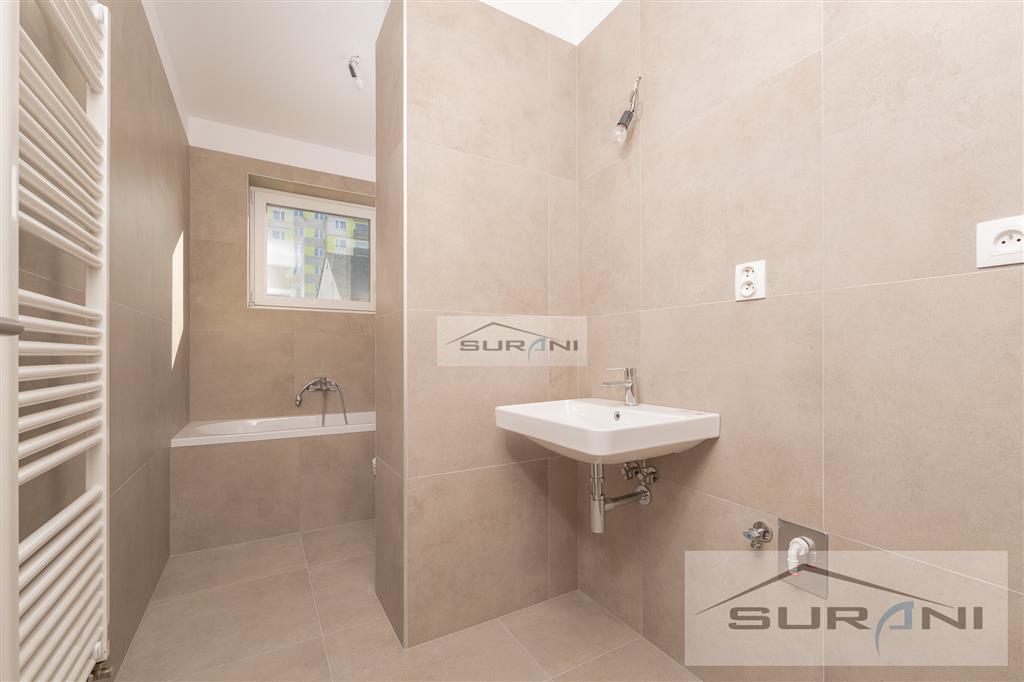 2-izbový byt s predzáhradkou 135 m2 a parkovaním v... - 4