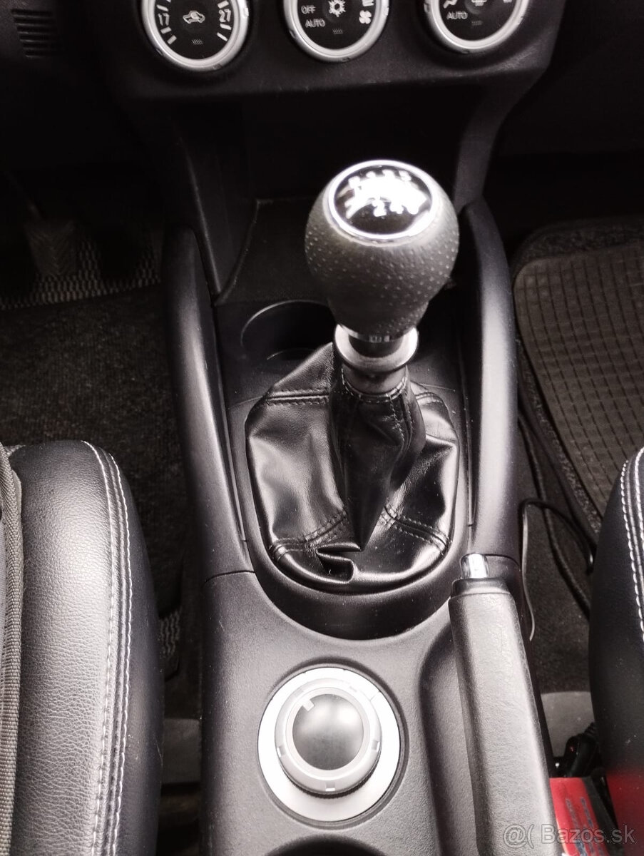 PEUGEOT 4007 2,2 hdi 4x4 7 miestne - 4