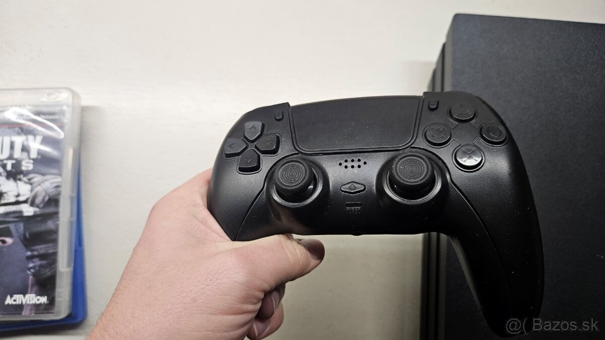 Sony Playstation 4 Pro 1TB + joypad a hra - 4