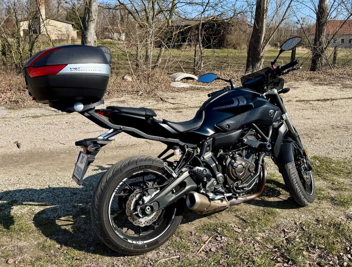 Yamaha MT 07 - 4