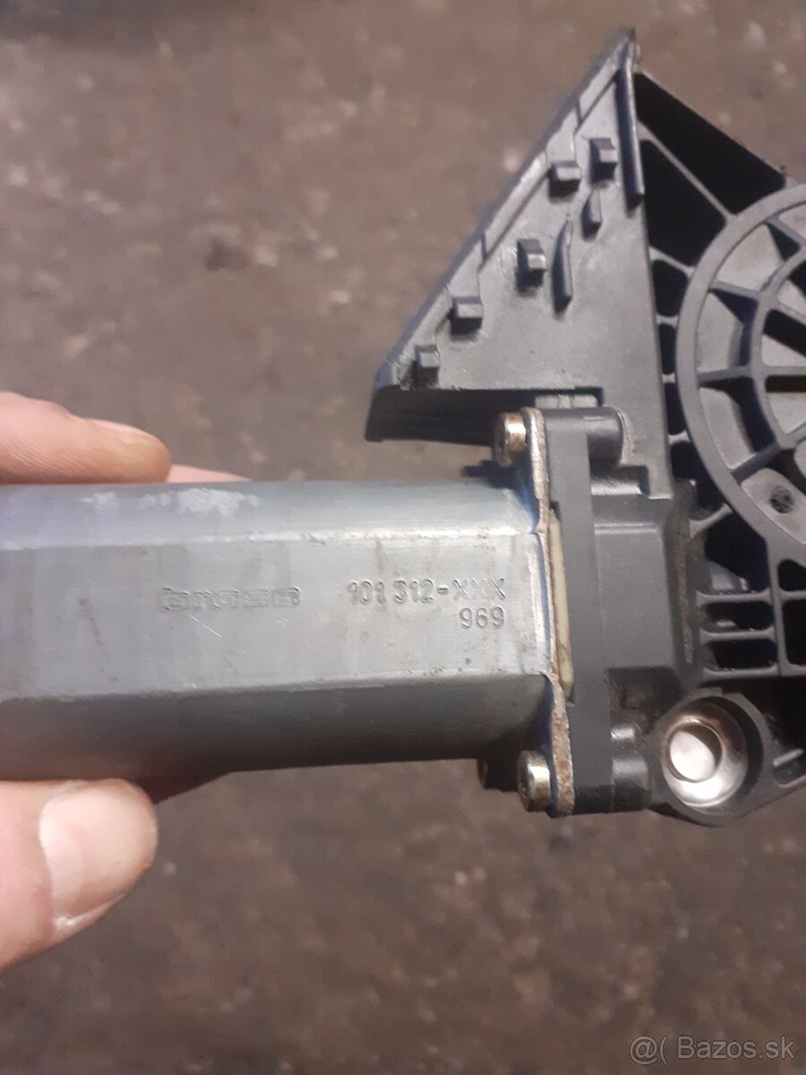 Skoda octavia 1 motorcek okna P.P. - 4