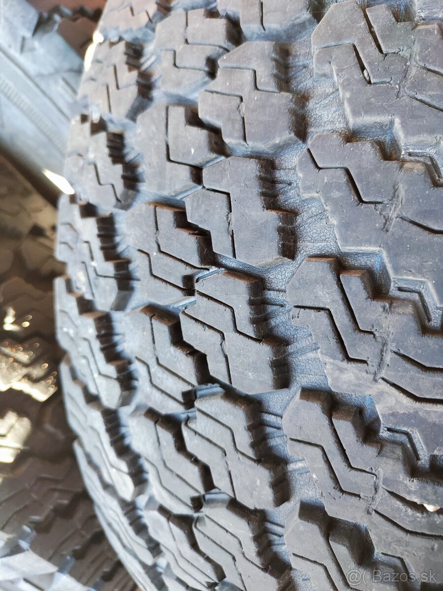 Pneumatiky R17 a disky 6x139,7 R16 - 4