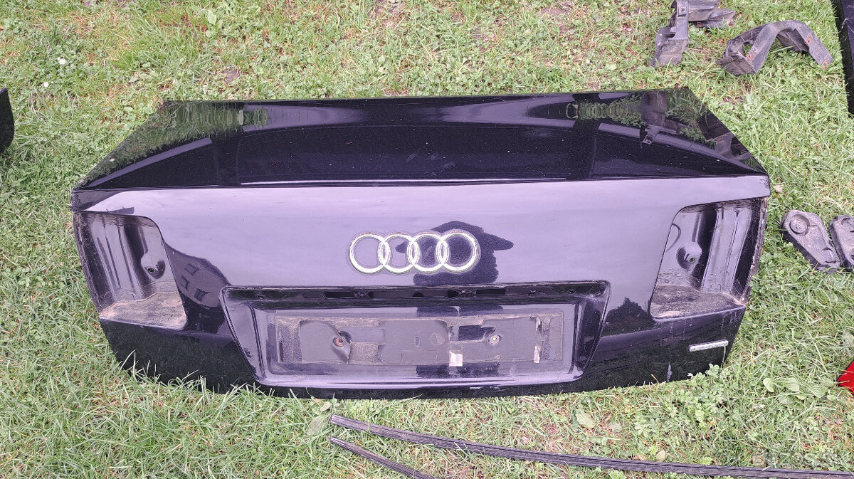 Audi A8 D3 naraznik zadne svetla dvere - 4