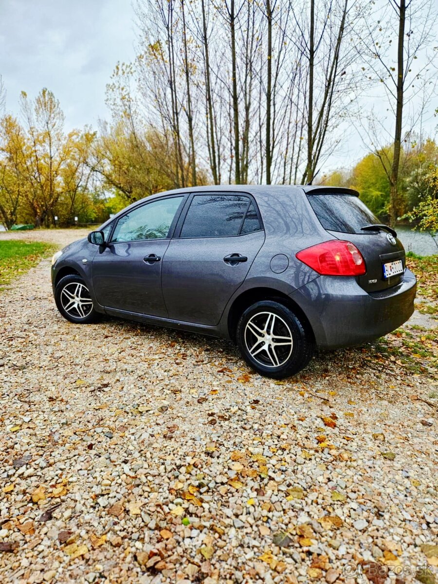 Toyota Auris REZERVOVANÉ - 4