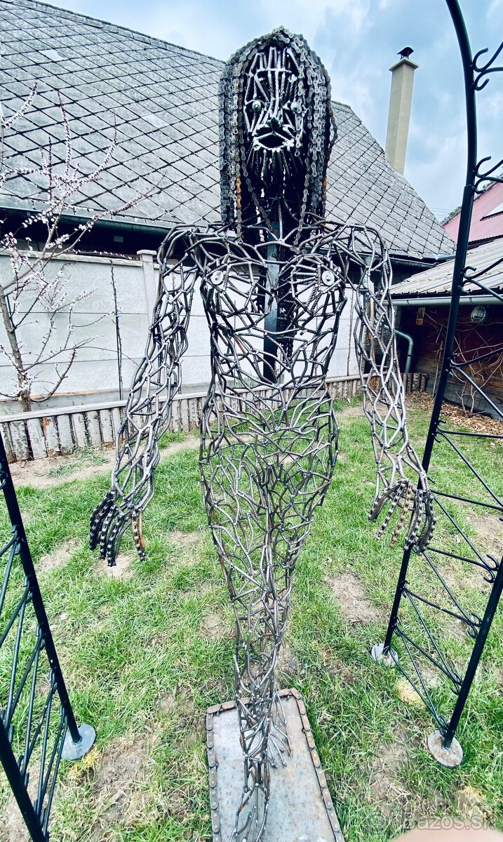 Socha ženy z kovu - 4