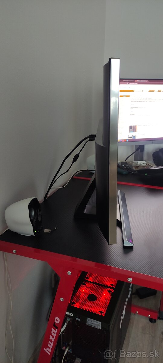 SAMSUNG 28" UHD LED displej 4K - 4