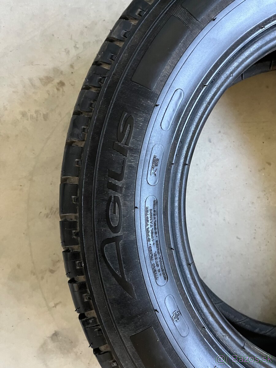 Predám gumy 225/65 R 16 C MICHELIN - 4