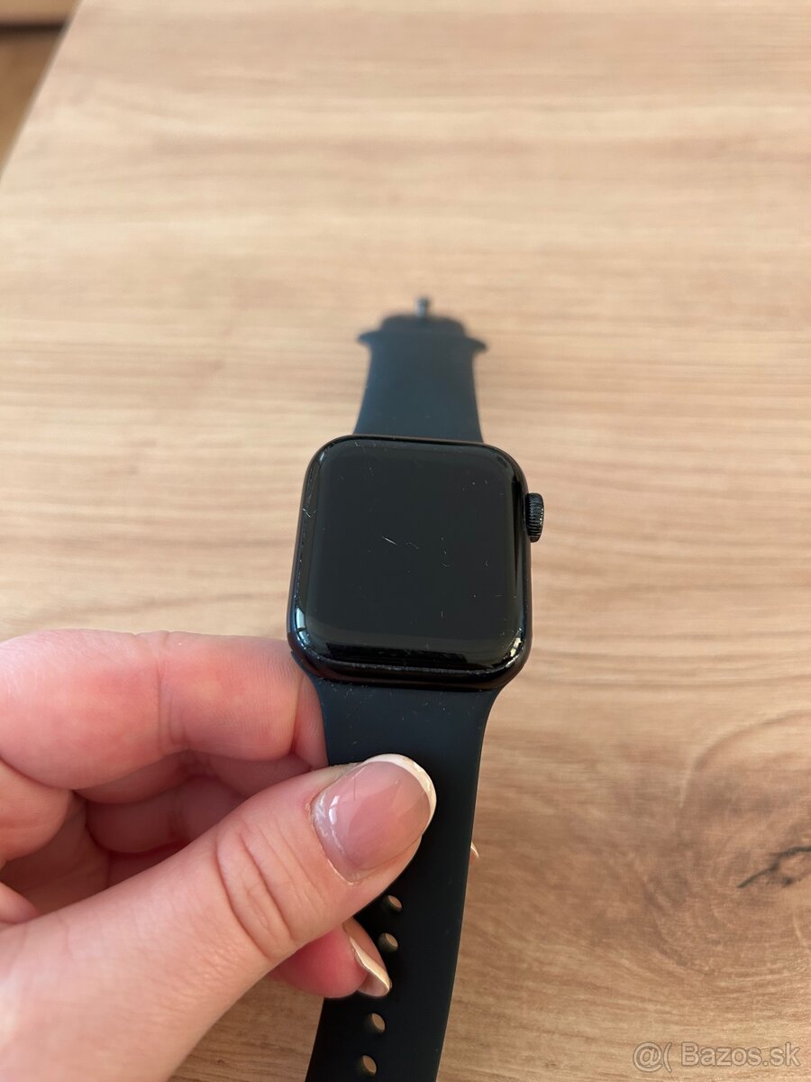 Apple Watch SE - 4