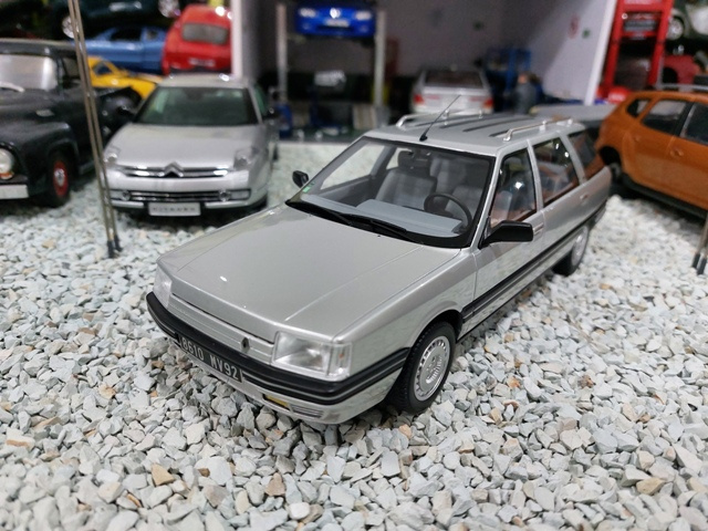 model auta Renault 21 Nevada 1988 Otto mobile 1:18 - 4