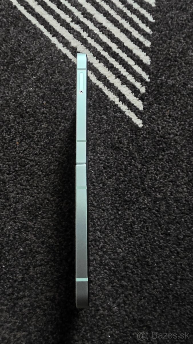 Samsung Galaxy Z Flip 6 12/256Gb SM-F741B Mint - 4