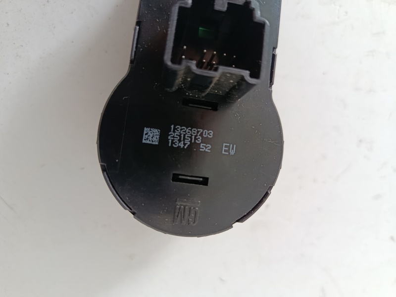 vypinac svetiel opel astraJ 13268703 30€ - 4