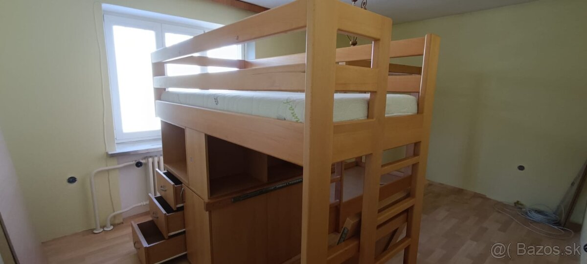 Poschodové postele z masívu s úložným priestorom a skrine. - 4