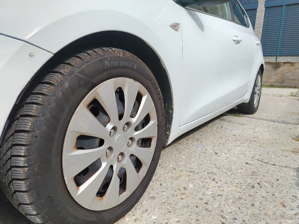 Kia ceed 1.4 hatchback - 4