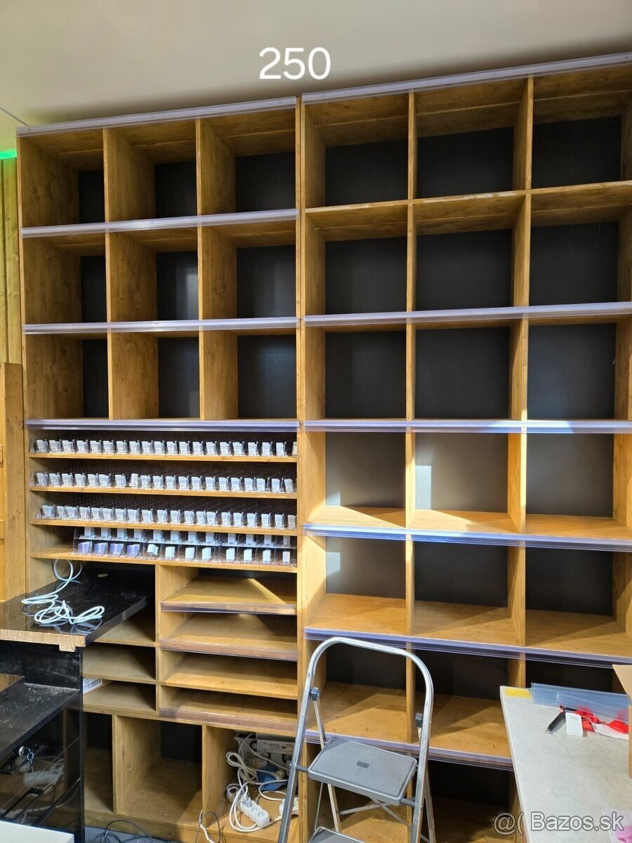 NOVÁ CENA - Drevené regále - obchod - 4