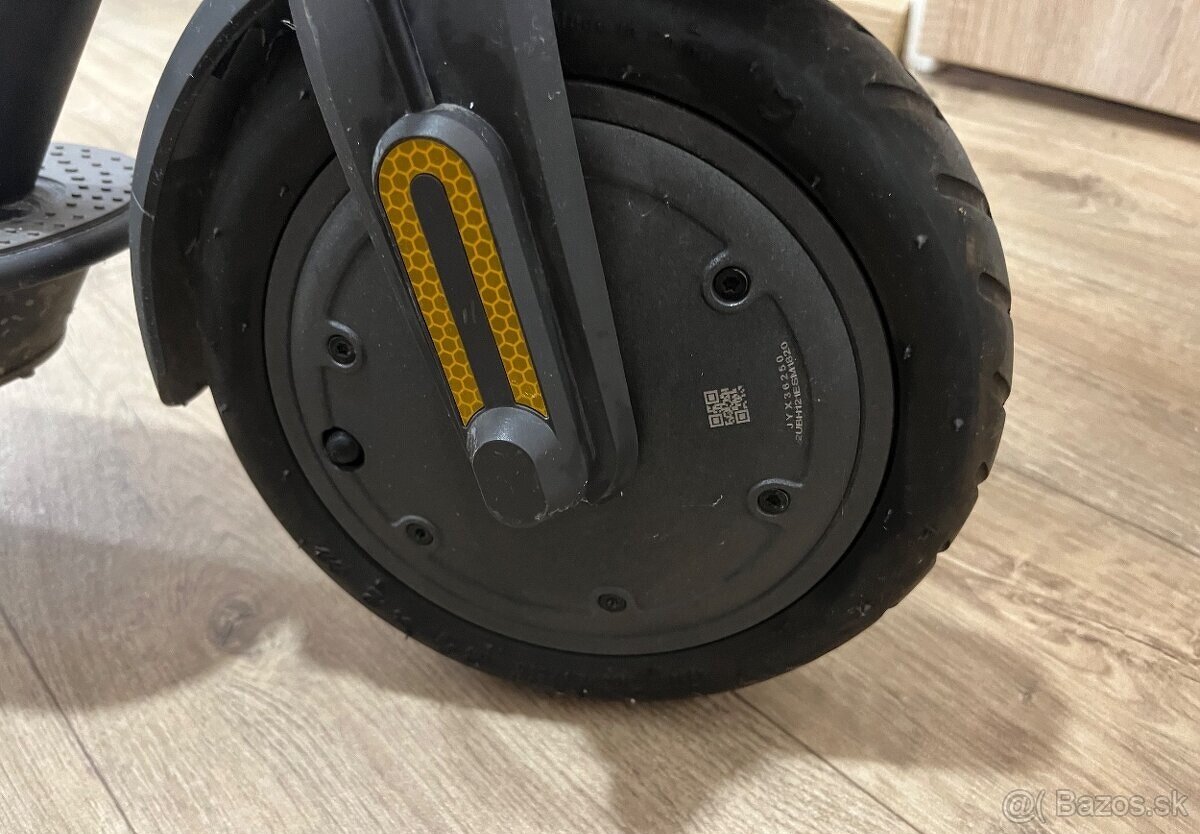 Elektrická kolobežka Xiaomi Essential - 4